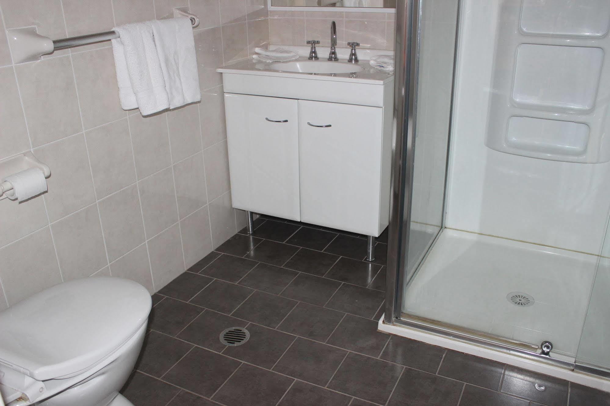 Gardners Inn Hotel Блекхийт Екстериор снимка