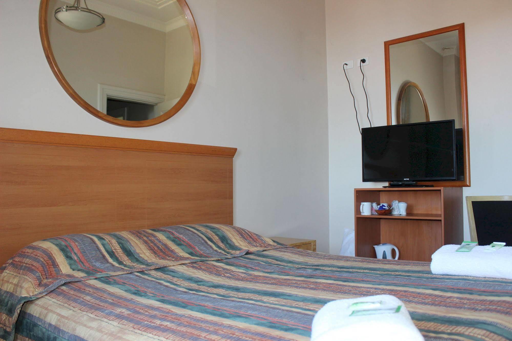 Gardners Inn Hotel Блекхийт Екстериор снимка